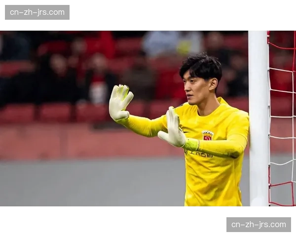 上海海港颜骏凌罕见暴怒，对防守纪律涣散葬送全局努力感到绝望